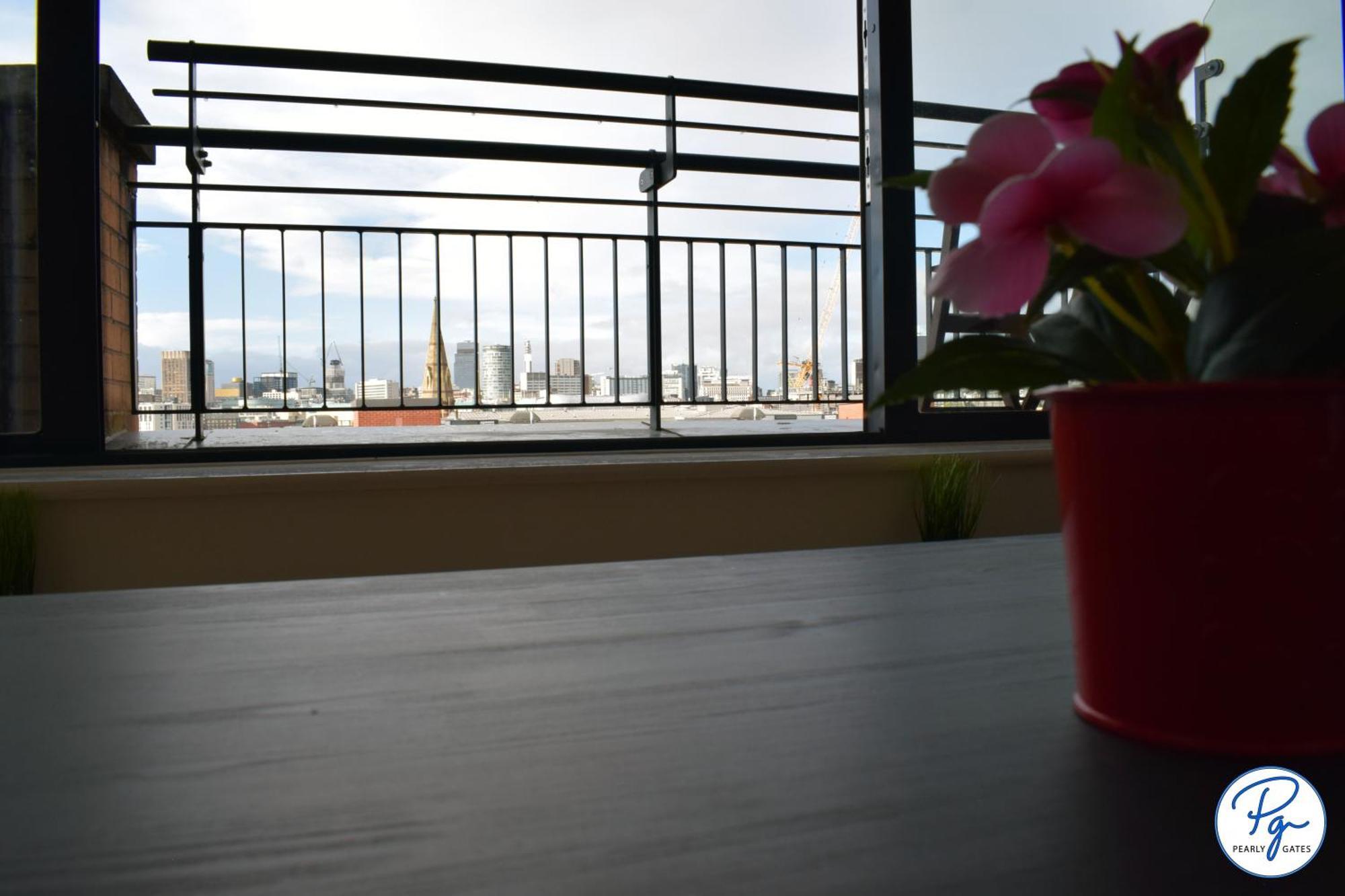 Penthouse - Amazing City Skyline Views - Balcony - Free Extra 2 Hours - Free Parking - Utilita Arena - Bullring Shopping - New St Station- Super King Size Bed Birmingham Ngoại thất bức ảnh